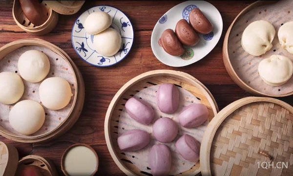 宇轩配资 4月18日财经早餐：投资者在假日前获利了结，金价涨势暂歇，油价受助于多重利好，大涨近3%